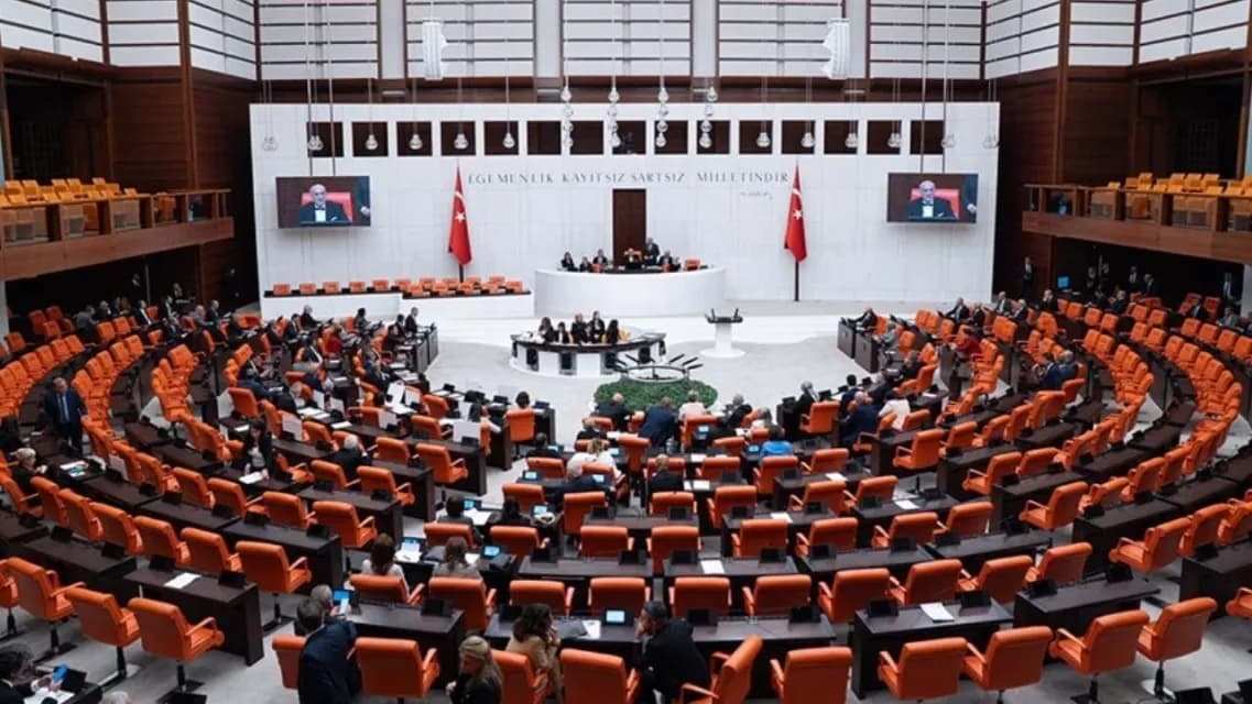 TBMM'de Torba Yasa Hareketliliği: Site Aidatlarına Yeni Sistem, Belediyelere "Ankara" Şartı!