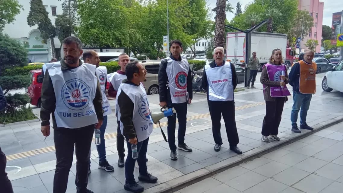 Karşıyaka’da "Emek Nöbeti" Başladı: Memurlar Eylemden Direnişe Geçti!