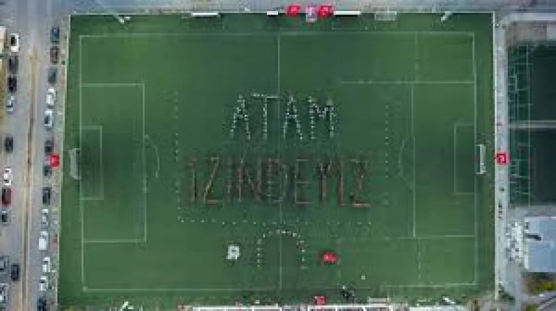 Buca'da 19 Mayıs Coşkusu: Sahaya "Atam İzindeyiz" Yazdılar!