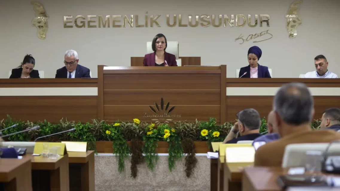 Karabağlar Meclisi'nde Gergin Oturum: CHP'den Başkan Kınay'a 'Söz Hakkı' Tepkisi