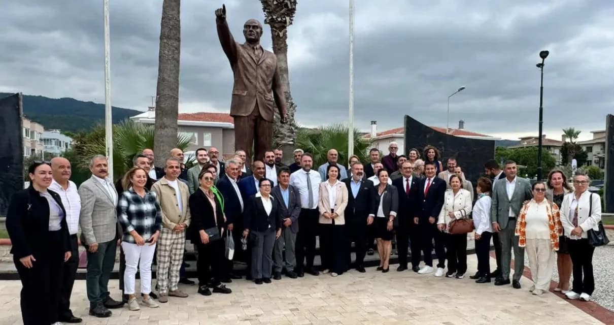 CHP Güzelbahçe İlçe Başkanlığı'nda Görkemli Buluşma: "İzmir'i Ortak Akılla Yönetiyoruz"