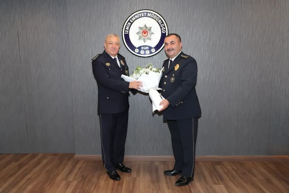 İzmir Emniyeti’nde Devir Teslim Töreni: Ahmet Arıbaş Görevi Celal Sel'den Devraldı