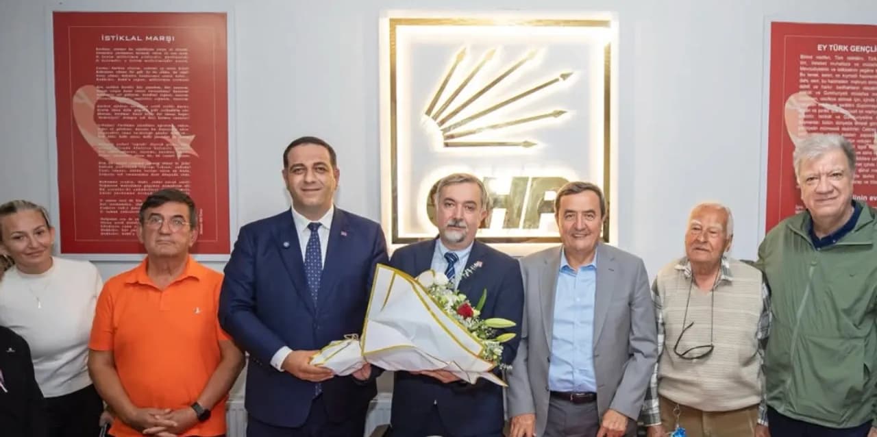 Narlıdere Siyasetinde Birlik Mesajı: 3 Eski Belediye Başkanı İlçe Binasında Buluştu