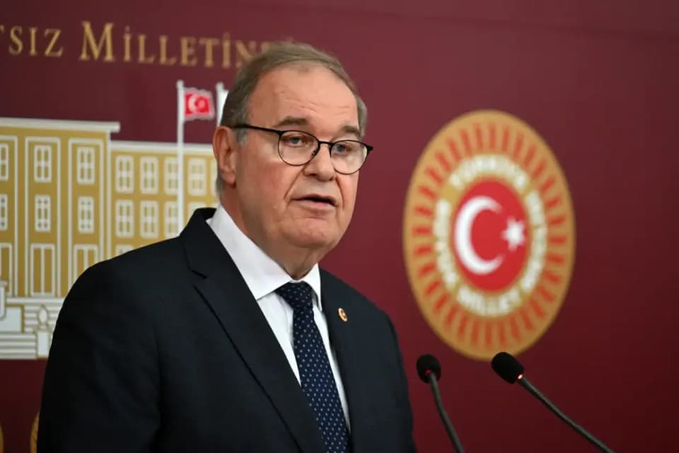 Faik Öztrak'tan YENİ Parti’ye Sert 'Aidat Parası' Tepkisi: "Kimin Parasını Kime Veriyorsunuz?"