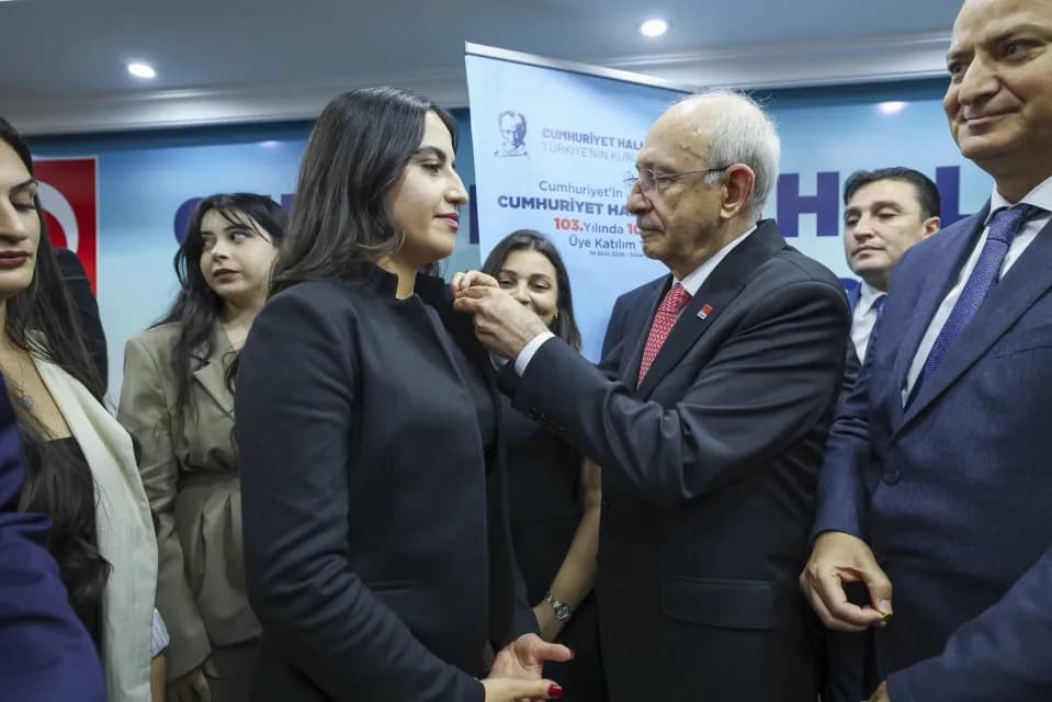 Gaziantep'te 103 genç CHP'ye katıldı... Kemal Kılıçdaroğlu: "Ülkenin geleceği sizsiniz"