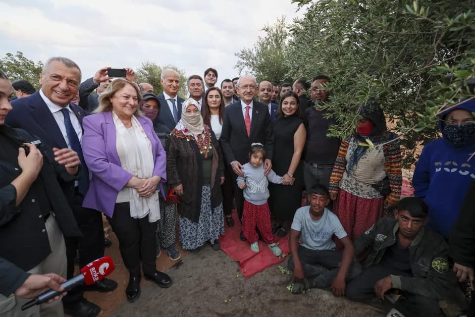 Kemal Kılıçdaroğlu Gaziantep’te Zeytin Üreticileri ve Mahalle Sakinleriyle Bir Araya Geldi