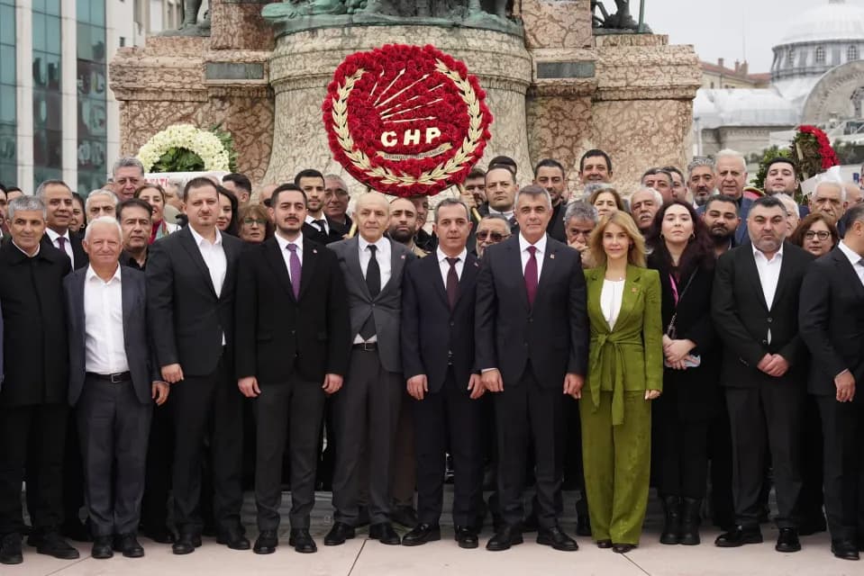 CHP İstanbul İl Örgütü Cumhuriyet’in 103. Yılında Ata’nın Huzurunda: "Eşit, Özgür ve Aydınlık Bir Türkiye İçin Yürüyoruz"