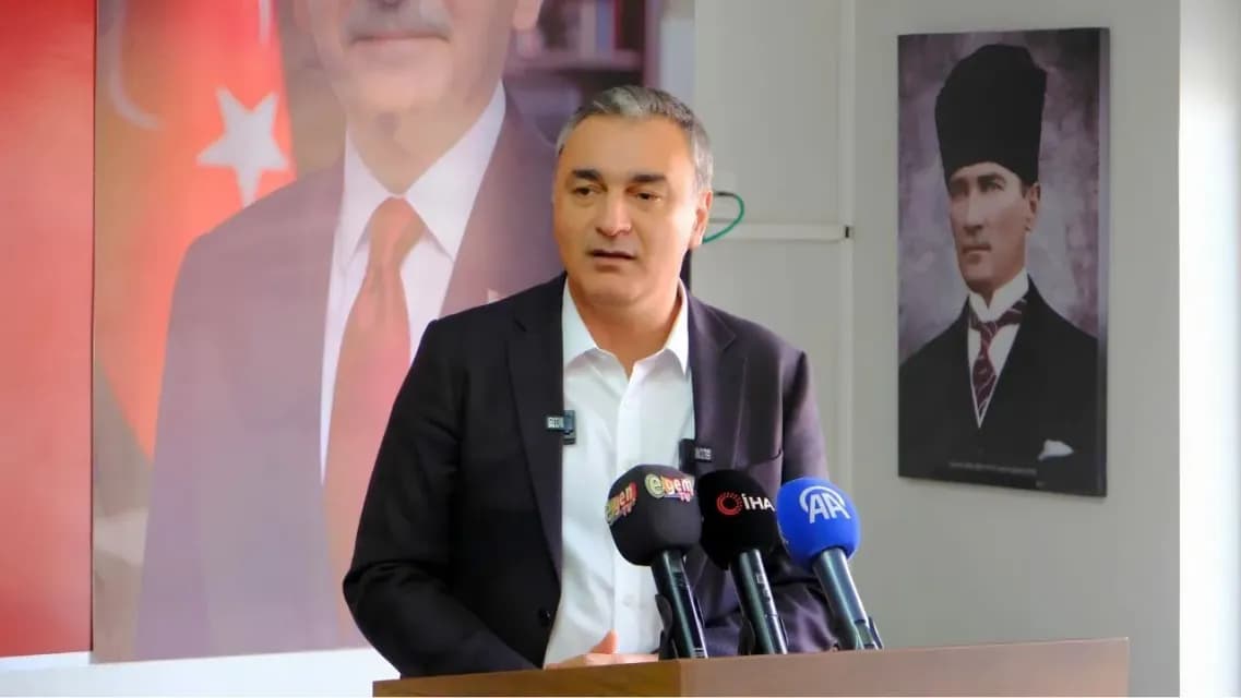 CHP Sözcüsü Müslim Sarı: "74 İl Başkanı Değişti, Parti Yeniden Yapılanıyor"