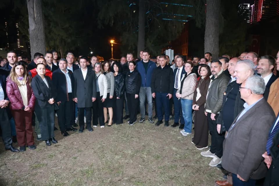 İzmir'de Meslek Fabrikası Önünde 3. Gün Nöbet, Tugay ve CHP'lilerden Destek