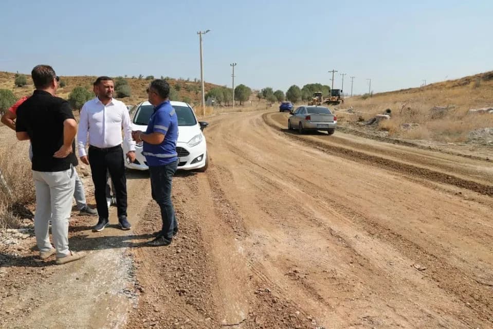 Seferihisar’da Yol Çalışmaları Sürüyor: Hıdırlık Mahallesi’nde Düzenleme Başladı