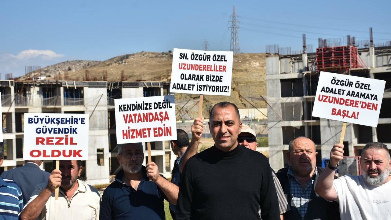 İzmir Uzundere'de Kentsel Dönüşüm Mağdurları CHP'ye Seslendi: Özgür Özel Neyi Bekliyorsun?