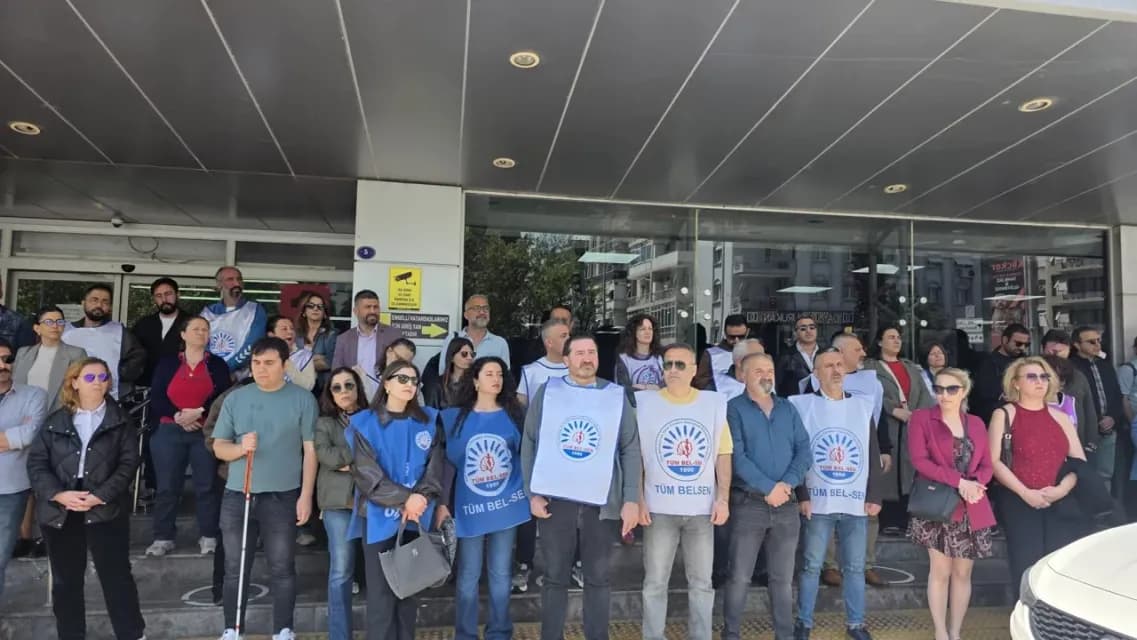 Karşıyaka Belediyesi’nde Memurlar İş Bıraktı! "Kazanılmış Haklarımız Gasp Ediliyor"