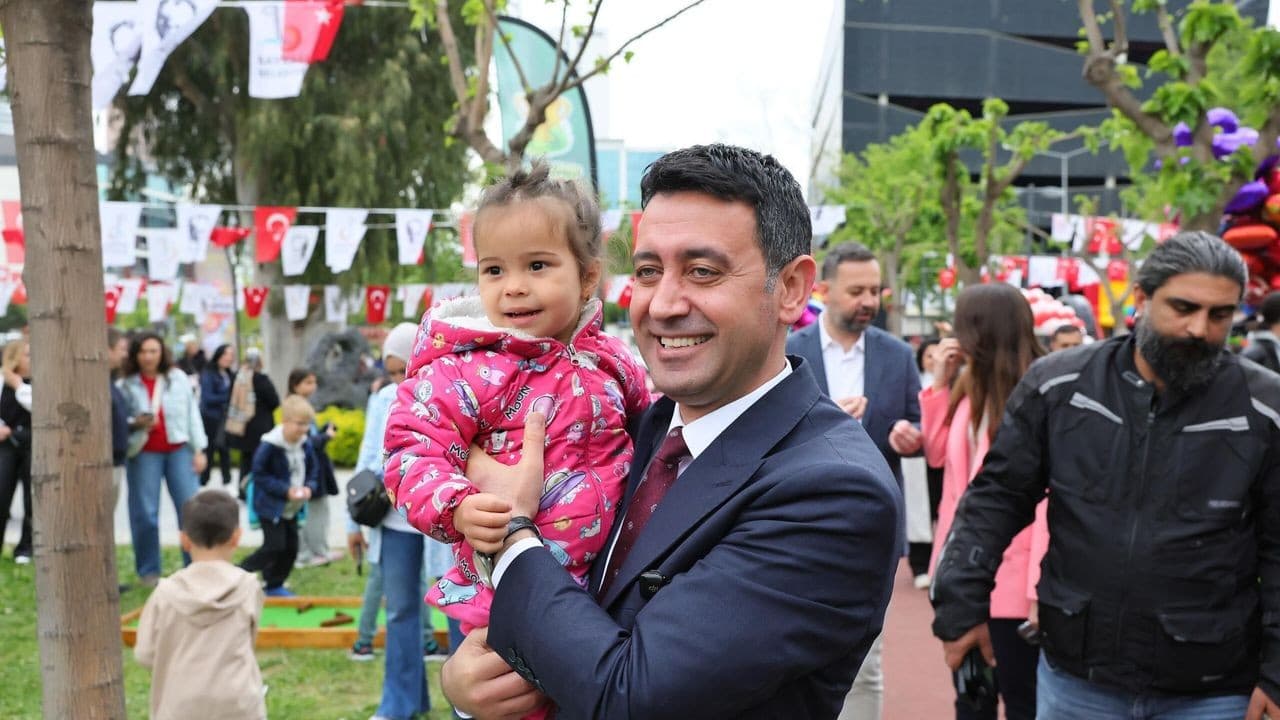 Bayraklı’da 23 Nisan Coşkusu Bir Haftaya Yayıldı: Spor, Sanat ve Tarih Bir Arada!