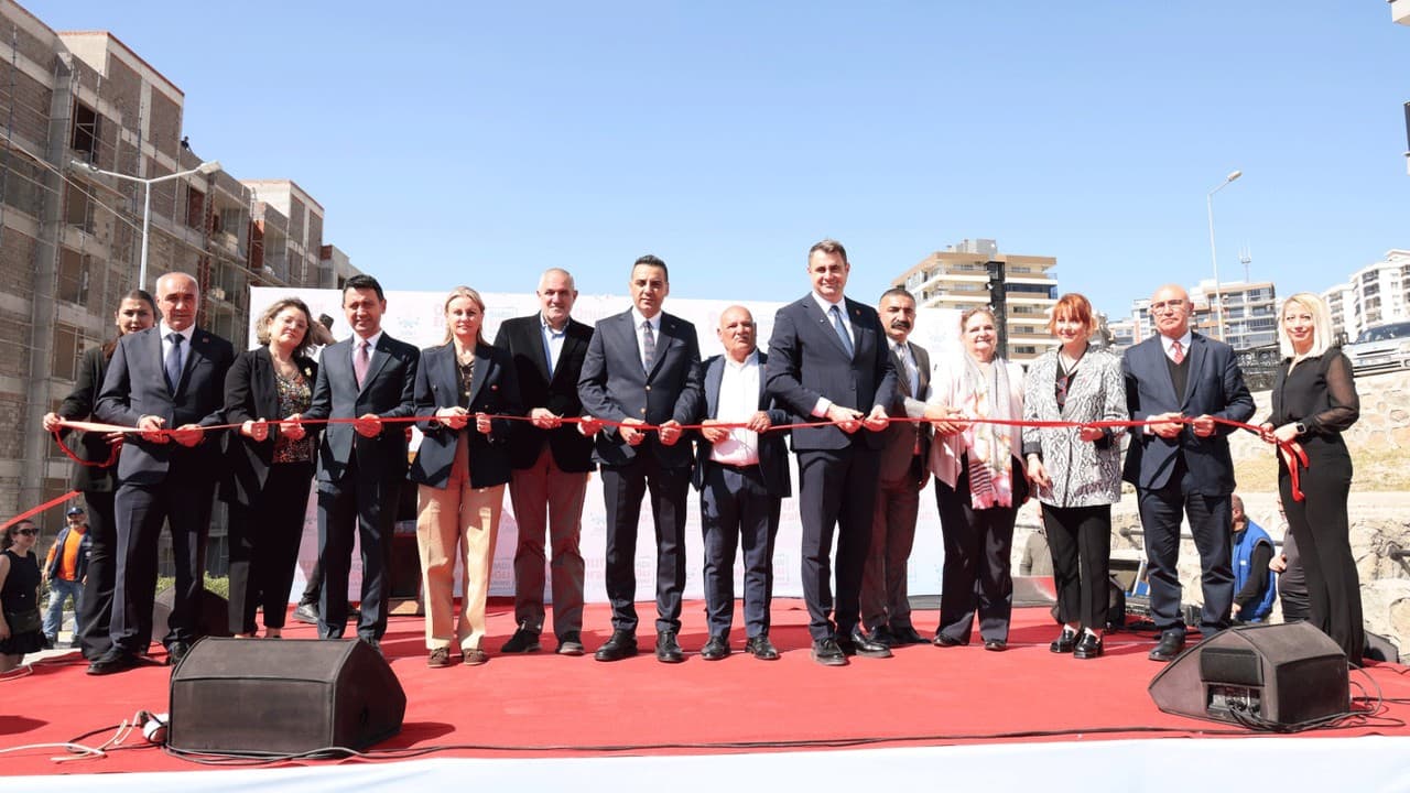 Çiğli’de Körfez Manzaralı Açılış: Yılmaz Aksoy Parkı Hizmete Girdi!