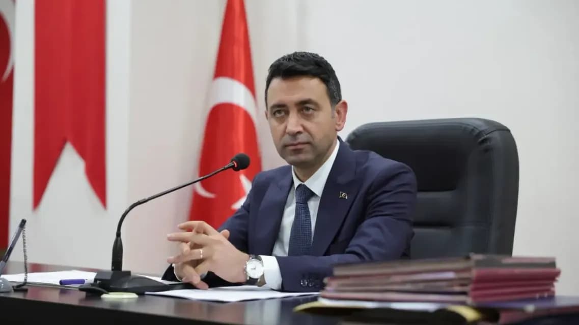 Bayraklı Belediye Başkanı İrfan Önal'dan Şok İtiraf: "Çeteler Tarafından Tehdit Ediliyorum!"