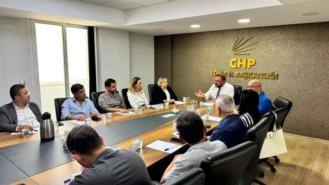 CHP İzmir'de Utku Gümrükçü İle İlk Yönetim Toplantısı Yapıldı