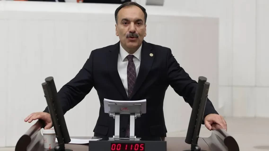 İzmir Milletvekili Mustafa Bilici Yol Haritasını Açıkladı: "Yeni Yol Grubunda Devam Edeceğiz"