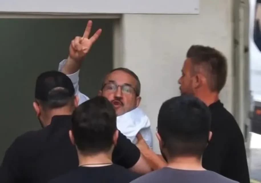 Ultrason Lideri Sebahattin Şirin Sağlık Kontrolü Çıkışında Slogan Attı