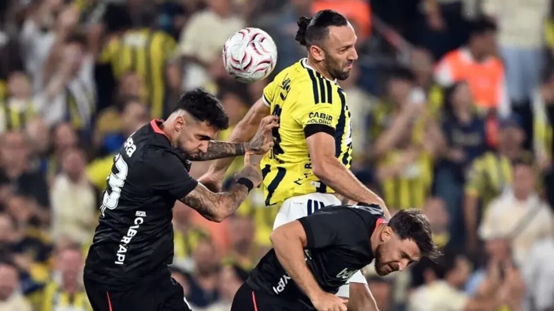 Trendyol Süper Lig'in İlk Derbisinde Beşiktaş, Fenerbahçe'yi 2-1 Mağlup Etti