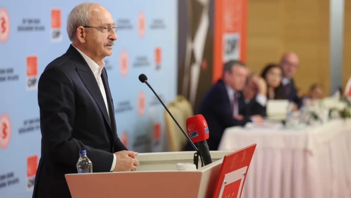 CHP'nin Bolu Kampında Dikkat Çeken Detay: Kılıçdaroğlu’na "Onursal Genel Başkan" Vurgusu!