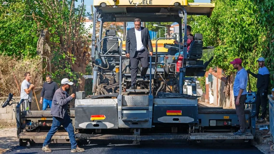Narlıdere’de Rekor Asfaltlama Seferberliği: Başkan Erman Uzun Çalışmaları Yerinde İnceledi!