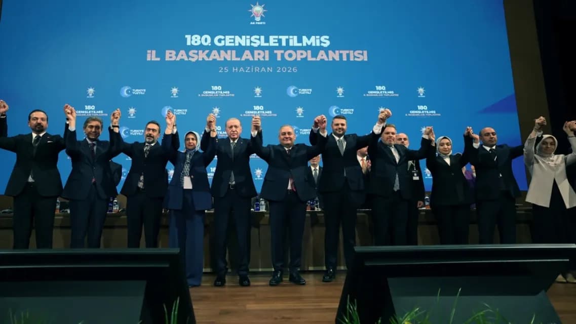 Gazeteci Sinan Burhan'dan Çarpıcı İddia: “İzmir ve Ankara’da 6 Belediye Başkanı AK Parti’ye Katılacak!”