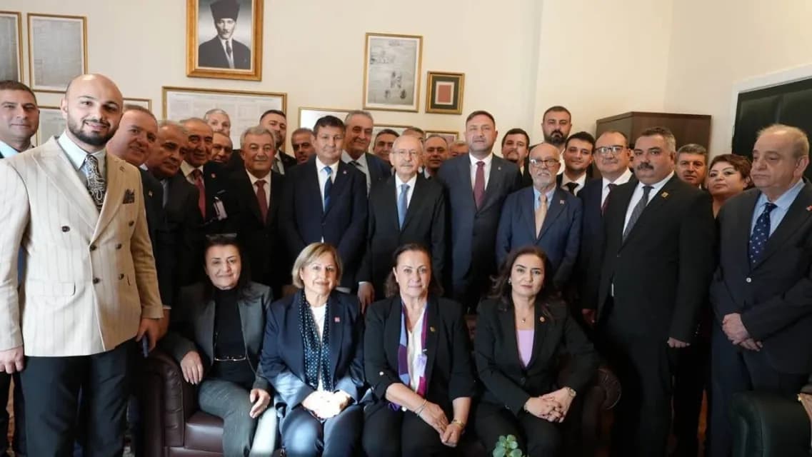 CHP İzmir Örgütünden Genel Merkez’e Çıkarma: Gümrükçü Ve İlçe Başkanları Kılıçdaroğlu İle Görüştü
