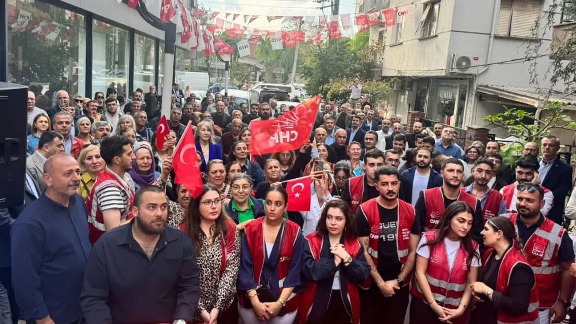 İzmir’den Türkiye’ye Tarihi Mesaj: "Reklamlar Bitti, Senaryo Tutmadı; Şimdi Yeniden CHP Zamanı!"