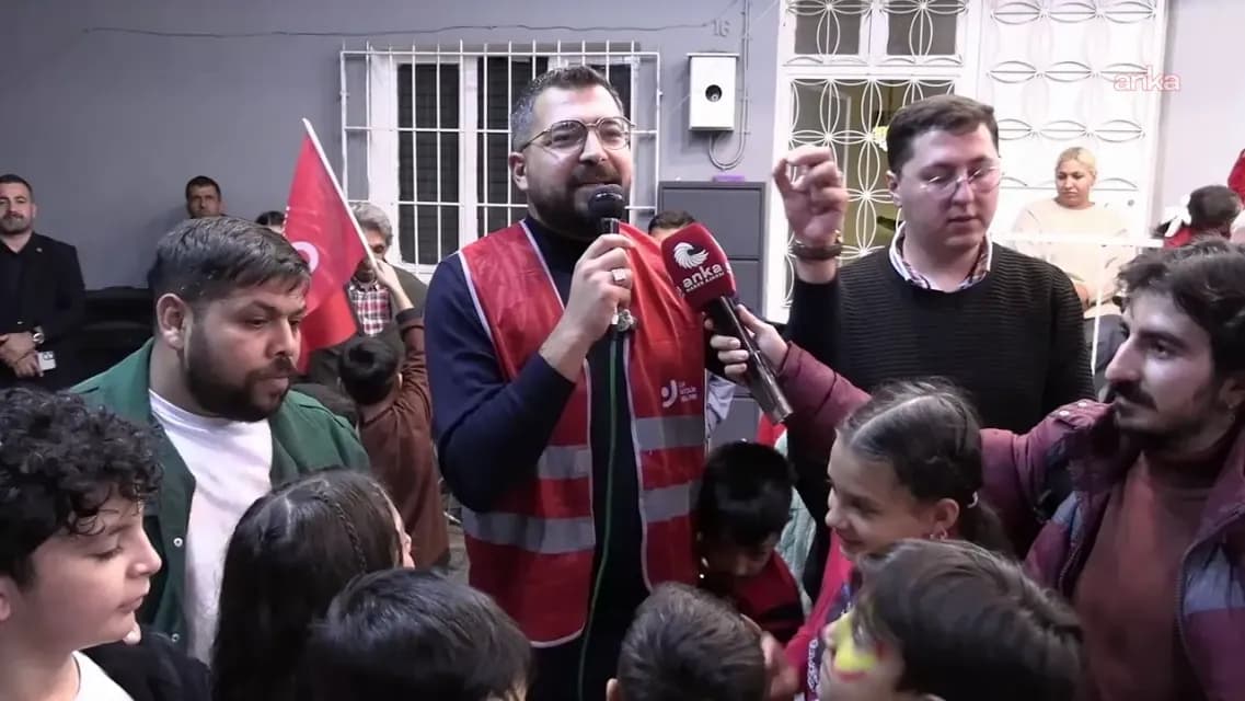 CHP İzmir İl Gençlik Kolları’ndan Ege Mahallesi’nde Çocuklara Cumhuriyet Bayramı Coşkusu