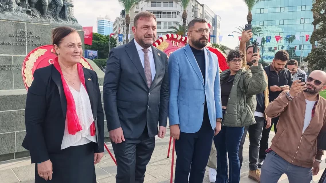 CHP İzmir’den Alternatif 29 Ekim Töreni: "Küllerimizden Nasıl Doğduğumuzu Gösterdik"