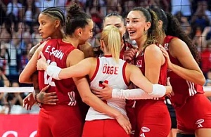 Filenin Sultanları Sırbistan’ı 3-0 Yenerek Avrupa Şampiyonası’nda Finale Yükseldi