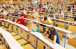 İzmir’de Üniversitelerin Akademik Takvimi Açıklandı: Okullar Ne Zaman Açılacak?