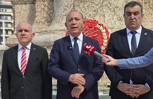 CHP İstanbul İl Başkanlığı'ndan Taksim’de 103. Yıl Çelenk Töreni