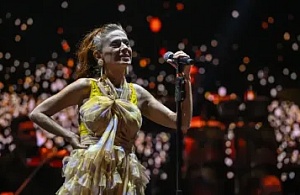 Yıldız Tilbe İzmir Fuarı’nda Sahne Aldı: Kültürpark’ta Unutulmaz Gece!