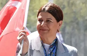 Foça'nın Başkanı AK Parti'ye Geçiyor Rozet Takıyor