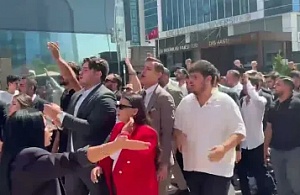 CHP Gençlik Kolları’ndan Marşlar ve Sloganlarla 103’üncü Yıl Kutlaması