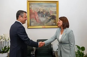 Özgür Özel'in Saniye Bora Fıçı Sözleri Gündem Oldu: "Partililiğini Görevi Bıraktığı Gün Göreceğiz"