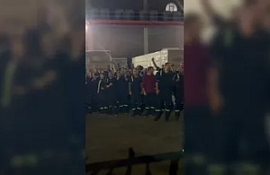 İzmir'de İşçiler, İşten Çıkarılan Mesai Arkadaşları İçin Üretimi Durdurdu