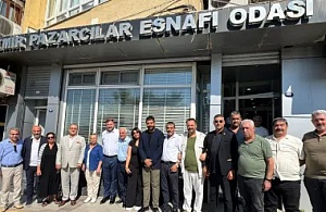 CHP İzmir İl Başkanlığı'ndan Karabağlar'da Esnaf Çıkarması: Pazarcıların Sorunları Masaya Yatırıldı