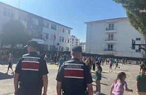 İzmir’de Okul Çevrelerinde Jandarmadan Sıkı Denetim: Bin 84 Personel Sahada