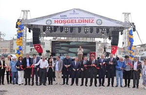 Ege Bölgesi Kars-Ardahan-Iğdır Festivali'nde Protokol Gerilimi: Siyasiler Arasında Mesafe Dikkat Çekti