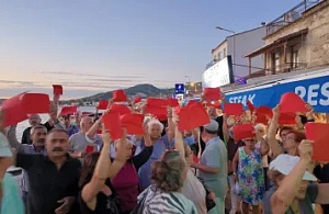 AK Parti’den Foça’daki Protestoya Sert Tepki: "Yüzde 80'i Dışarıdan Gelme İstemezükçüler"