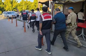 İzmir'de FETÖ Operasyonu: 21 Gözaltı