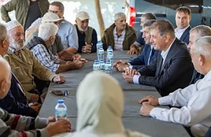 Başkan Tugay, Bayındır’da Yurttaşların Taleplerini Dinledi
