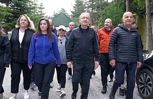 Kemal Kılıçdaroğlu, Abant’ta Güne Sabah Yürüyüşüyle Başladı
