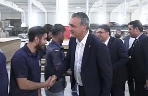 CHP Parti Sözcüsü Müslüm Sarı, Diyarbakır’da fabrika işçileriyle bir araya geldi