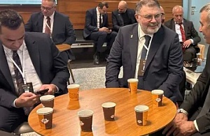 Çiğli Belediye Başkanı Onur Emrah Yıldız AK Parti Genel Merkezi'nde: Rozetini Erdoğan Takacak