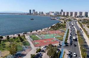 İzmir Büyükşehir Belediyesi'nden Bostanlı'ya İki Yeni Padel Kortu