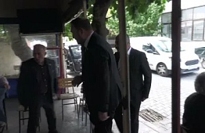CHP İzmir İl Başkanı Gümrükçü Menemen'de Üreticilerle Buluştu: "Üzüm Fiyatı En Az 150 Lira Olmalı"