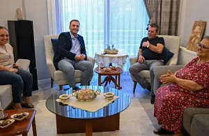 Bornova Belediye Başkanı Eşki’den Yangında Evleri Hasar Gören Aileye Ziyaret
